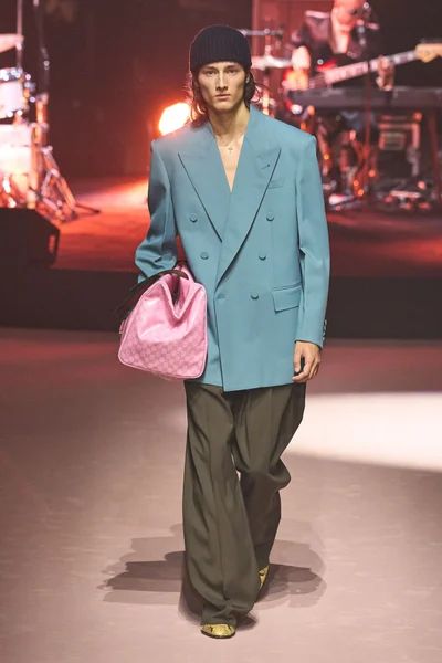 Look 12